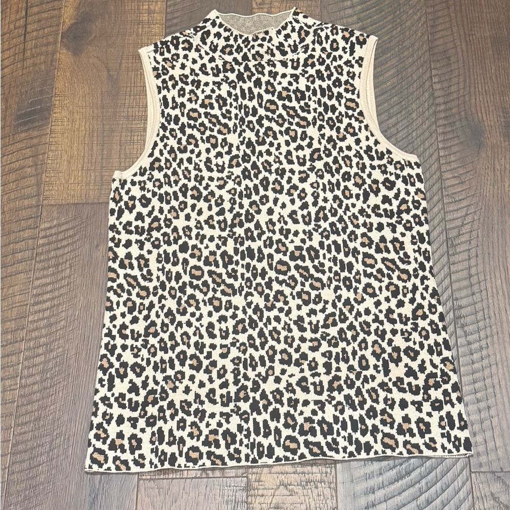 Sleeveless Leopard sweater